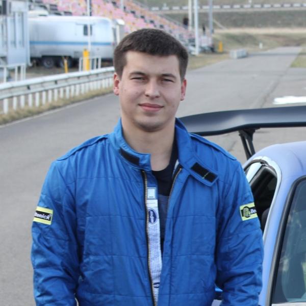 Илья Попов